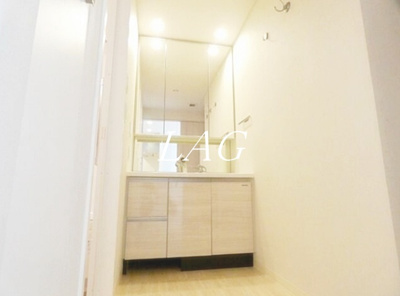 【洗面所】 | レーベンリヴァーレ町田ルージアタワー | 独立洗面台です。