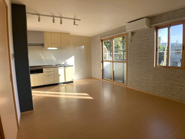 ＨＩＴＯＭＩ　ＤＯＲＭＩＴＯＲＹの居間・リビング|日当たり、風通しも良好な広々したリビング