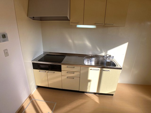 ＨＩＴＯＭＩ　ＤＯＲＭＩＴＯＲＹのキッチン|システムキッチン、IHコンロタイプです