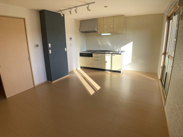 ＨＩＴＯＭＩ　ＤＯＲＭＩＴＯＲＹの内装|広々使えるリビングスペース