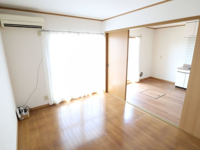 ビューコート寺家の洋室