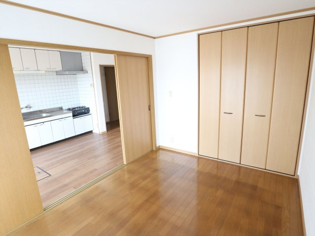 ビューコート寺家の洋室