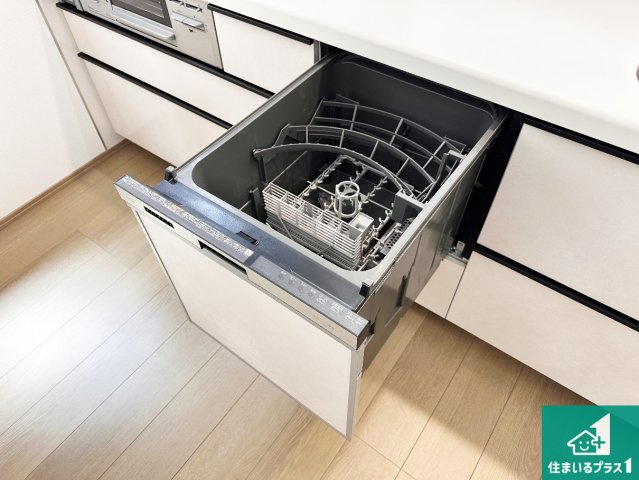 明石市二見町東二見　新築一戸建ての設備|食事後の一仕事、食器洗いをボタン一つでお任せできちゃいます！場所を取らないビルトイン式なので、お料理スペースもしっかり確保！