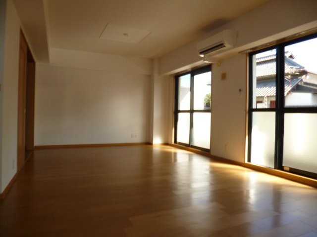 サニーレジデンス　ＹＫの居間・リビング