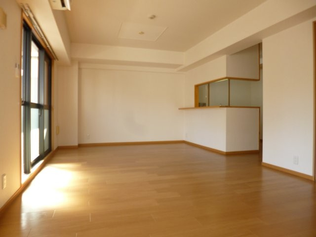 サニーレジデンス　ＹＫの居間・リビング