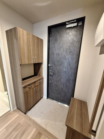 (シニア限定)ヘーベルVillage春日の玄関