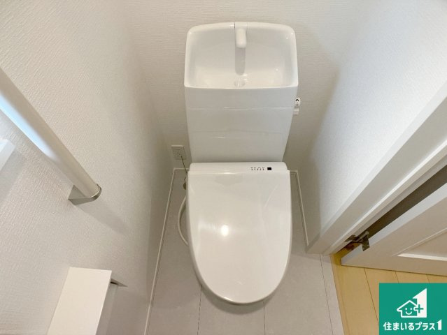 明石市二見町東二見　新築一戸建てのトイレ|1・2階の2ヶ所にあるので、朝の忙しい時間の順番待ちもなく、深夜の利用にも大変便利です。