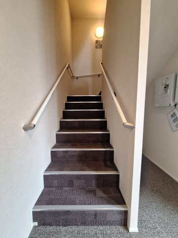 (シニア限定)ヘーベルVillage春日の玄関