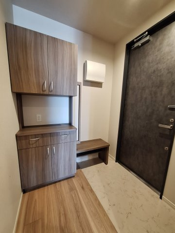 (シニア限定)ヘーベルVillage春日の玄関