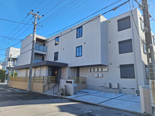 (シニア限定)ヘーベルVillage春日の外観