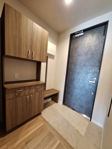 (シニア限定)ヘーベルVillage春日の玄関