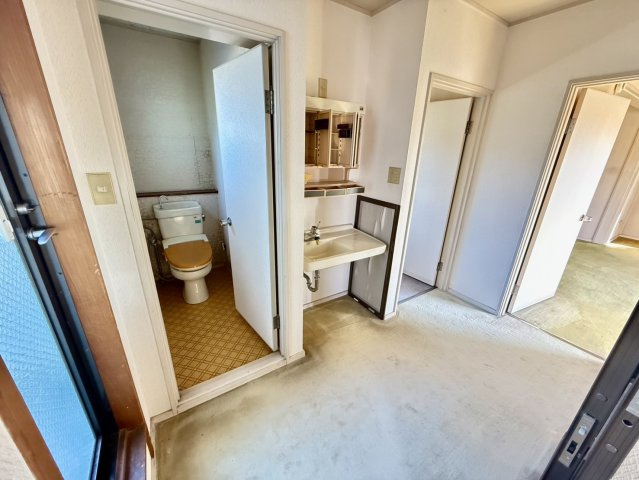 泉佐野市中庄　中古戸建の洗面所|2階洗面