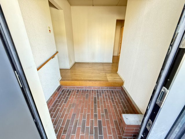 泉佐野市中庄　中古戸建の玄関