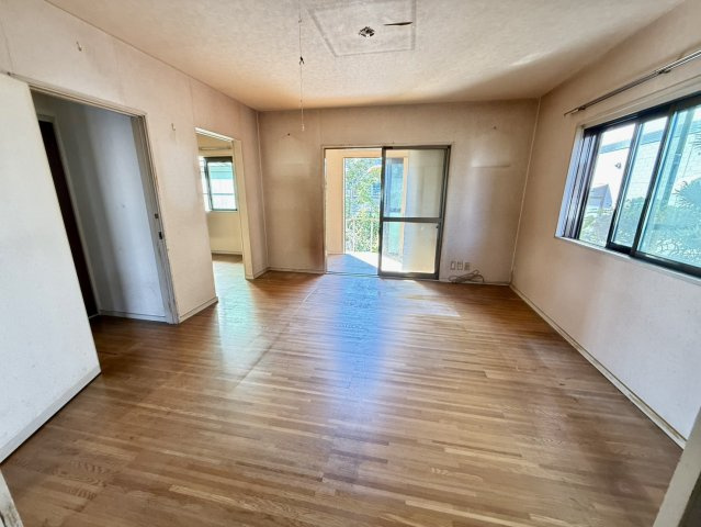 泉佐野市中庄　中古戸建の居間・リビング