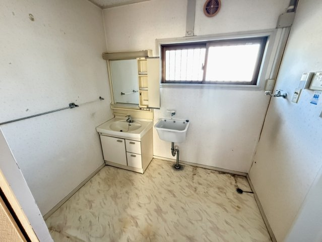 泉佐野市中庄　中古戸建の洗面所|1階洗面