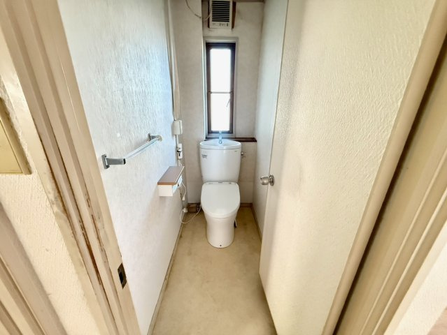 泉佐野市中庄　中古戸建のトイレ