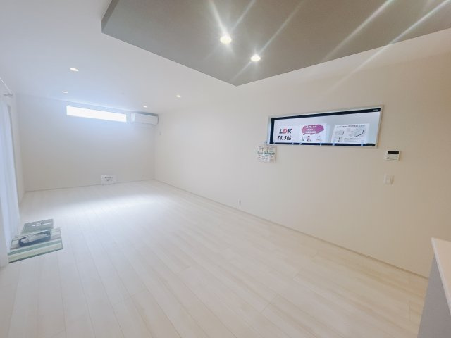 【新築戸建】高崎塚田町の居間・リビング|■リビング｜家族でゆったりくつろげる、居心地の良いリビング♪賃貸と違って、テレビや音楽の音を気にしなくて良いことが嬉しいですね(*＾＾*)