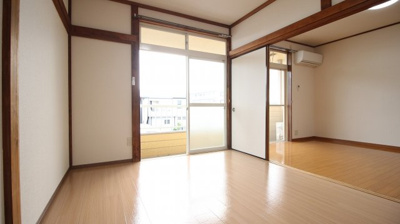 【内装】 | メゾン山岡 | 退去前のため、別部屋のお写真です。