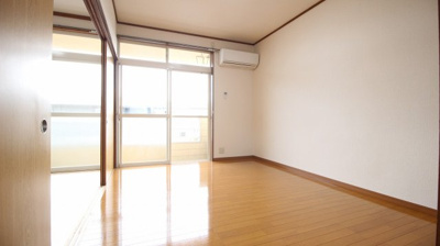 【居間・リビング】 | メゾン山岡 | 退去前のため、別部屋のお写真です。