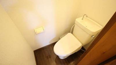 【トイレ】 | メゾン山岡 | 退去前のため、別部屋のお写真です。