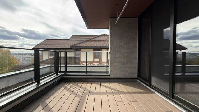 紫山5丁目　中古土建のバルコニー|2階洋室2部屋に面するバルコニー。