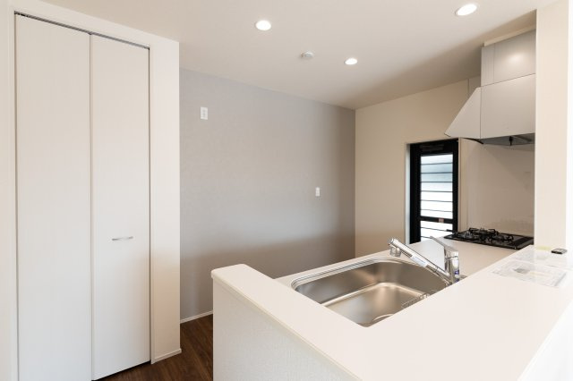 【キッチン】 | 亀山市能褒野町《1号棟》