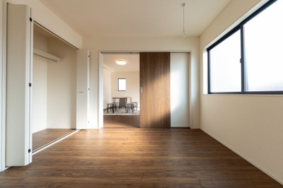 【洋室】 | 亀山市能褒野町《1号棟》