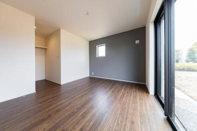 【洋室】 | 亀山市能褒野町《1号棟》