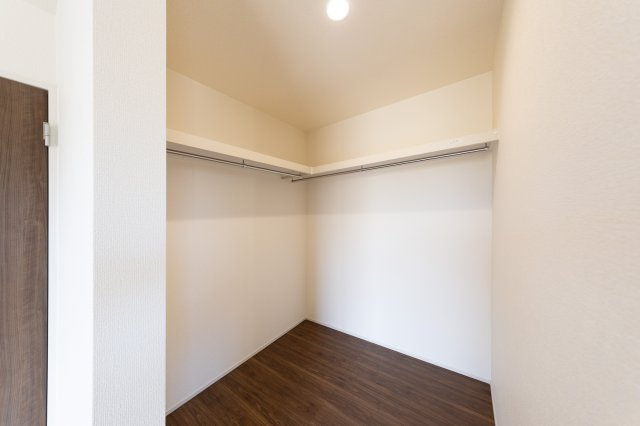 【収納】 | 亀山市能褒野町《1号棟》