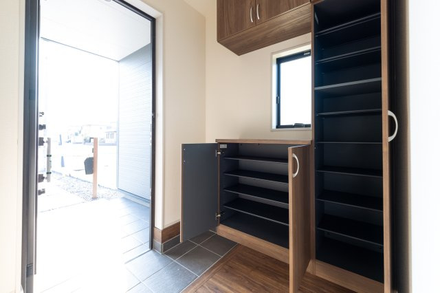【収納】 | 亀山市能褒野町《1号棟》 | 玄関収納