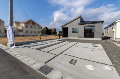 【前面道路含む現地写真】 | 亀山市能褒野町《1号棟》