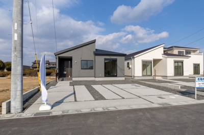 【前面道路含む現地写真】 | 亀山市能褒野町《1号棟》