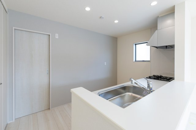 【キッチン】 | 亀山市能褒野町《2号棟》