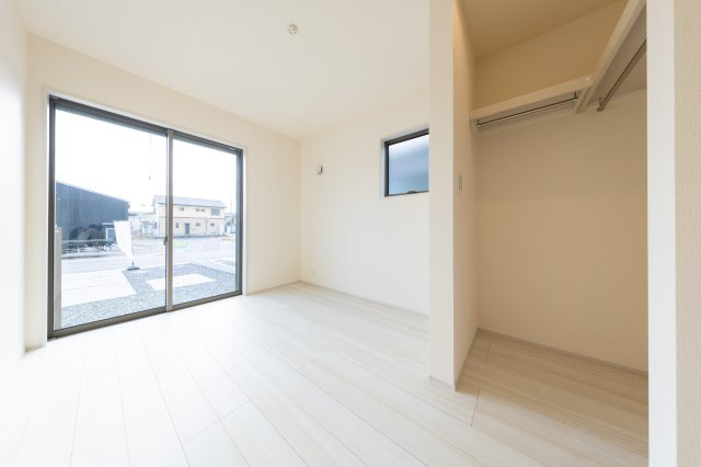 【洋室】 | 亀山市能褒野町《2号棟》