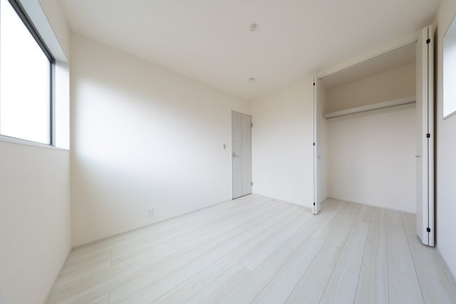 【洋室】 | 亀山市能褒野町《2号棟》