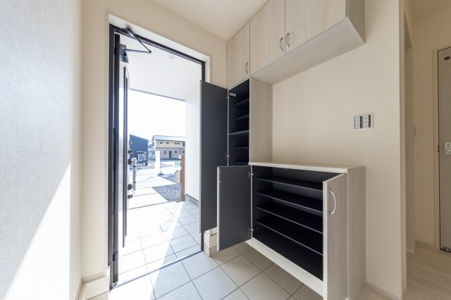 【収納】 | 亀山市能褒野町《2号棟》 | 玄関収納