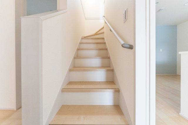 【その他】 | 亀山市能褒野町《3号棟》 | 階段