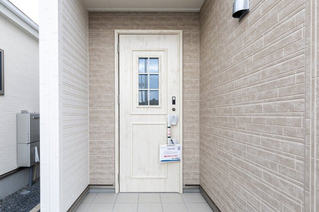 【玄関】 | 亀山市能褒野町《3号棟》