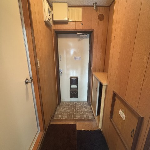 コーポあなやまの玄関