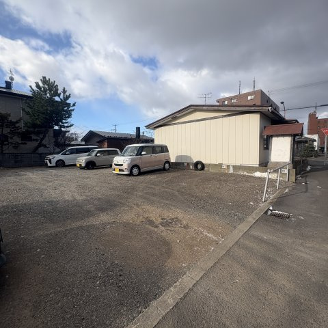 コーポあなやまの駐車場