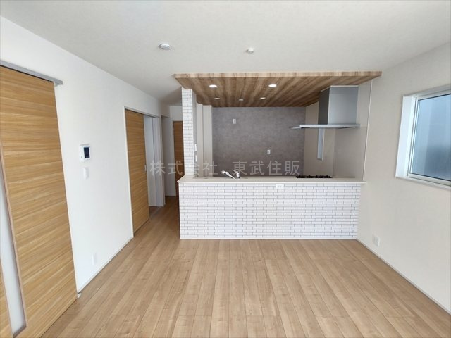 【居間・リビング】 | 川越市笠幡　全3棟　2号棟 | 開放感があり日当たり良好です