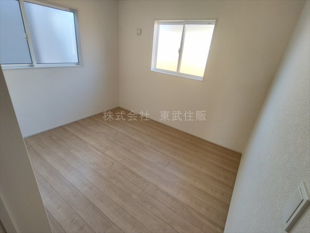 【寝室】 | 川越市笠幡　全3棟　2号棟 | 洋室11.25帖、寝室にいかがでしょうか