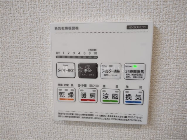 【玄関】 | 川越市笠幡　全3棟　2号棟 | 収納もある玄関です