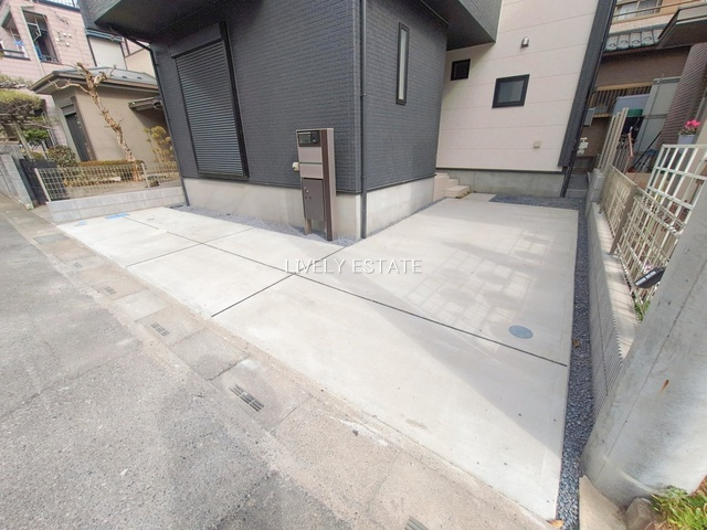 草加市新栄1丁目 新築分譲住宅の駐車場