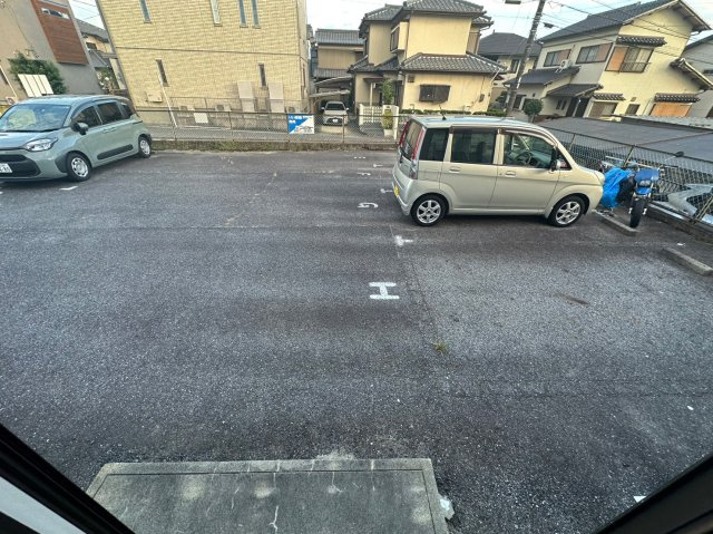 ロイヤル平成の駐車場