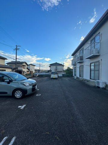ロイヤル平成の駐車場