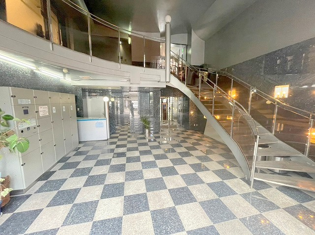 グランヴィ新大阪のエントランス