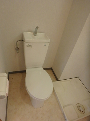 【トイレ】 | エスモードⅡ | ※過去のお写真です。現在は温水洗浄便座新規取付済。