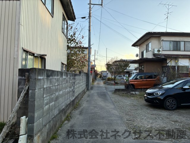 【中古住宅】中山町大字長崎字中川原戸建ての前面道路含む現地写真