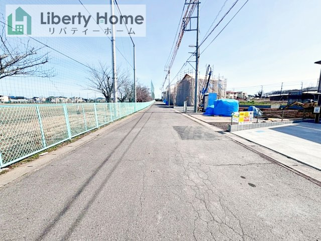 ひたちなか市足崎　新築戸建　B号棟の前面道路含む現地写真